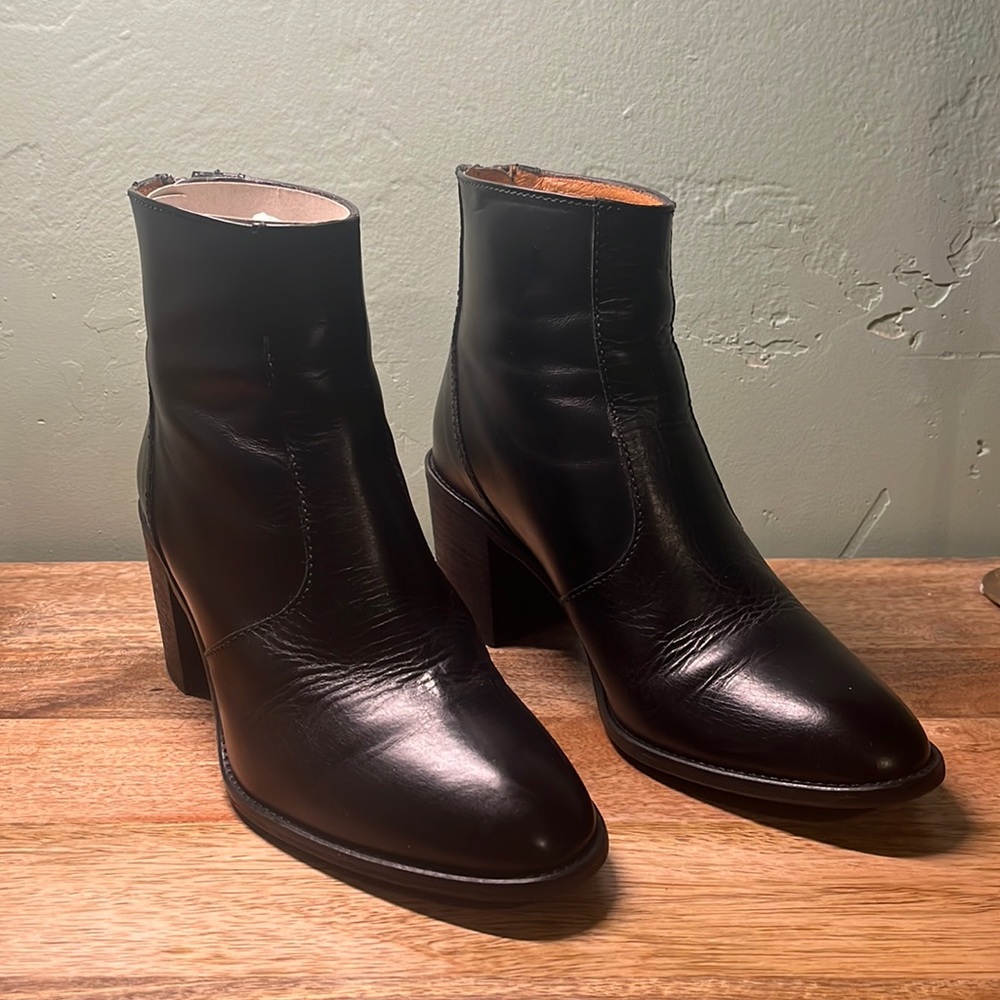 Madewell Zip-back Billie Boot in Black Leather, Size 7.5
